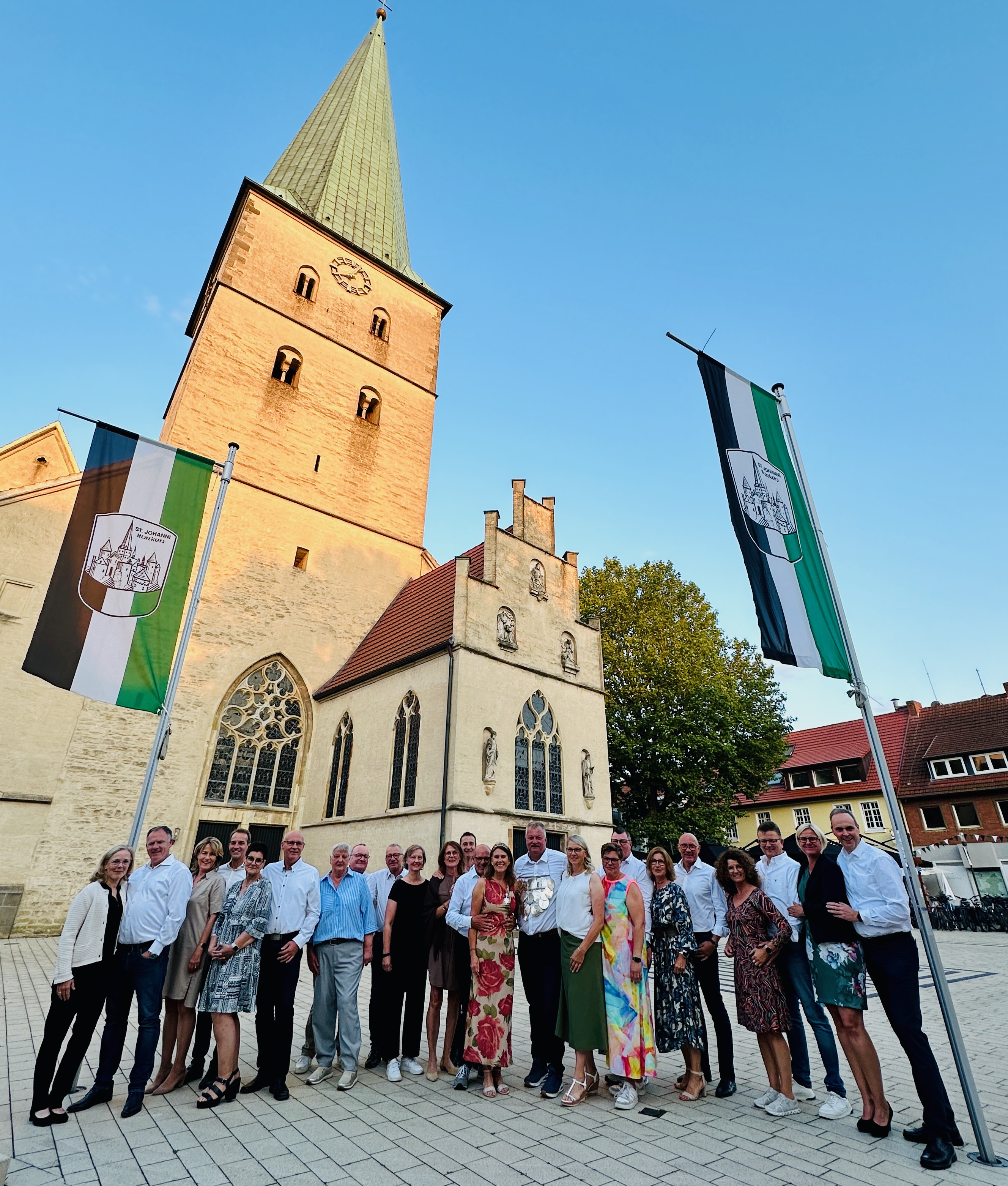 Foto-Thron-24-25.jpg